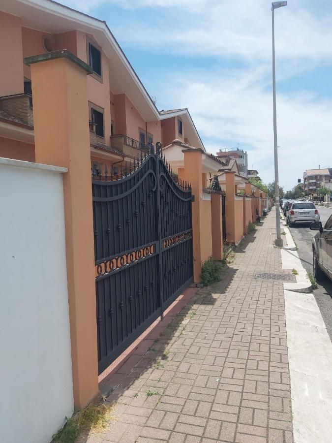 Casa Vacanza Indaco Фьюмичино Экстерьер фото