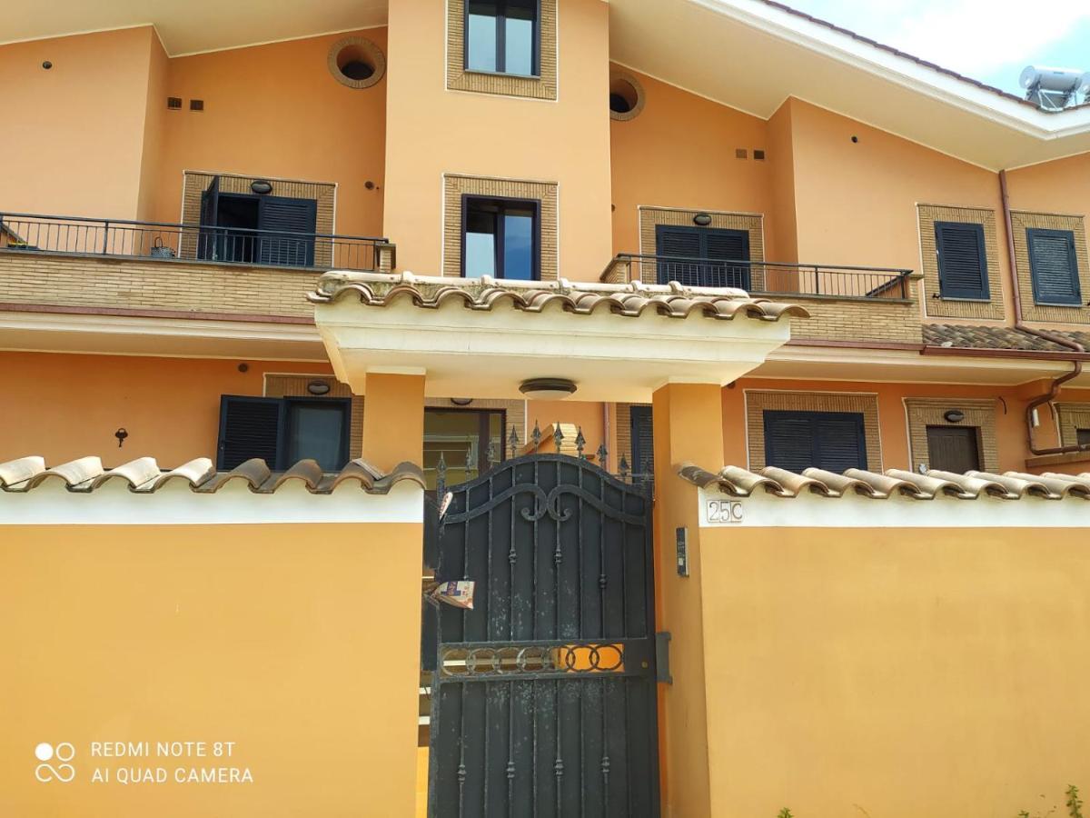 Casa Vacanza Indaco Фьюмичино Экстерьер фото
